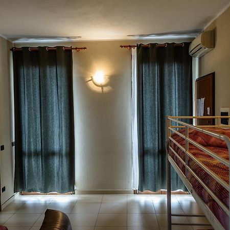 Bed And Breakfast Linate Peschiera Borromeo Exterior foto