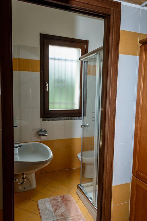 Bed And Breakfast Linate Peschiera Borromeo Habitación foto